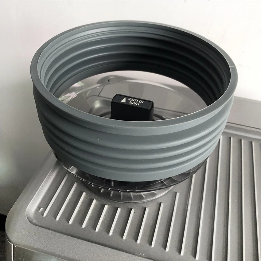 Fuelle de silicona y tolva de  - Breville Espresso Barista Express reseña y precio
